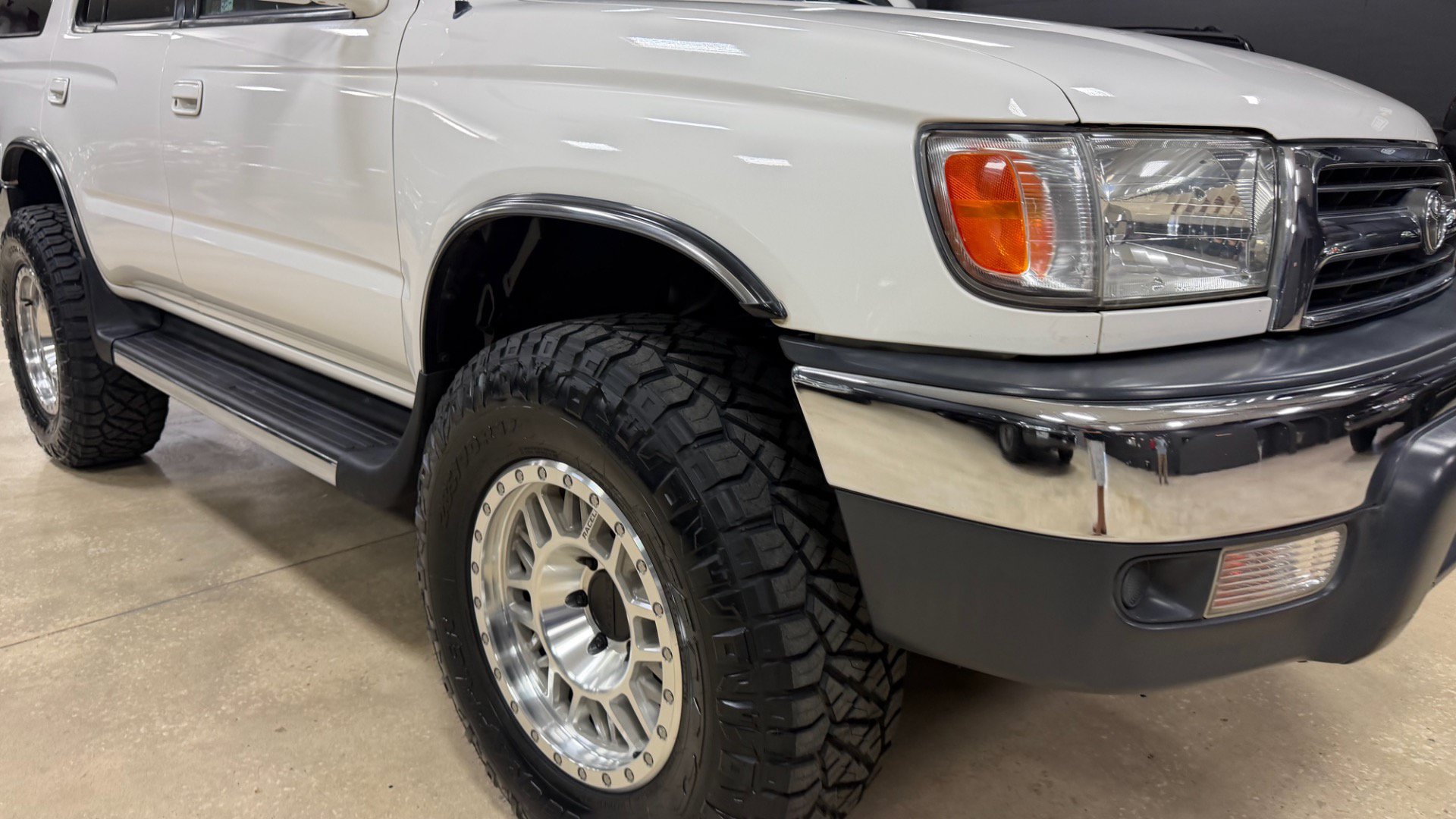 Used 2000 Toyota 4Runner SR5 w/ Upgrade Value Pkg 4 AWD/4WD image 15