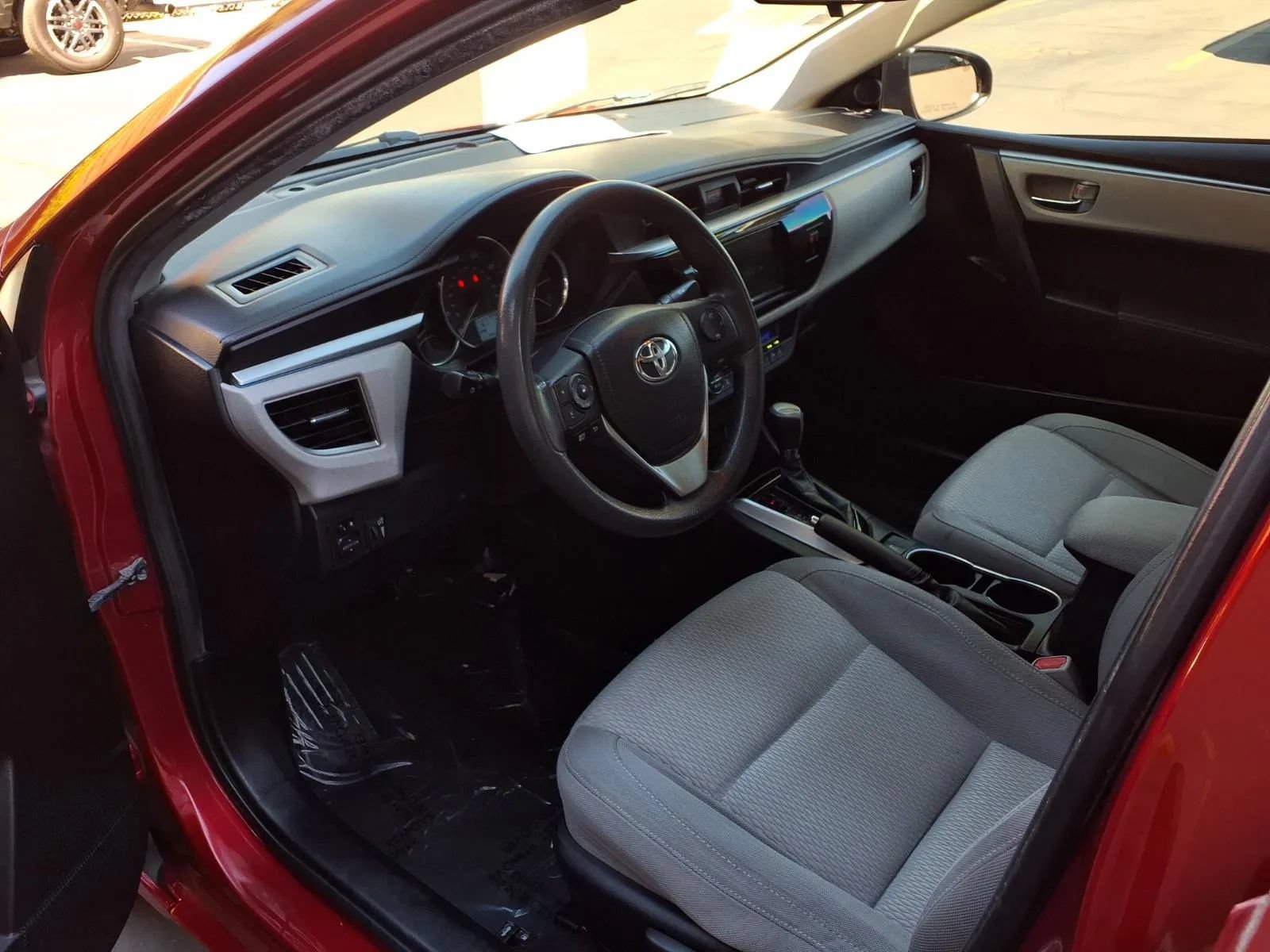 Used 2016 Toyota Corolla LE FWD image 8