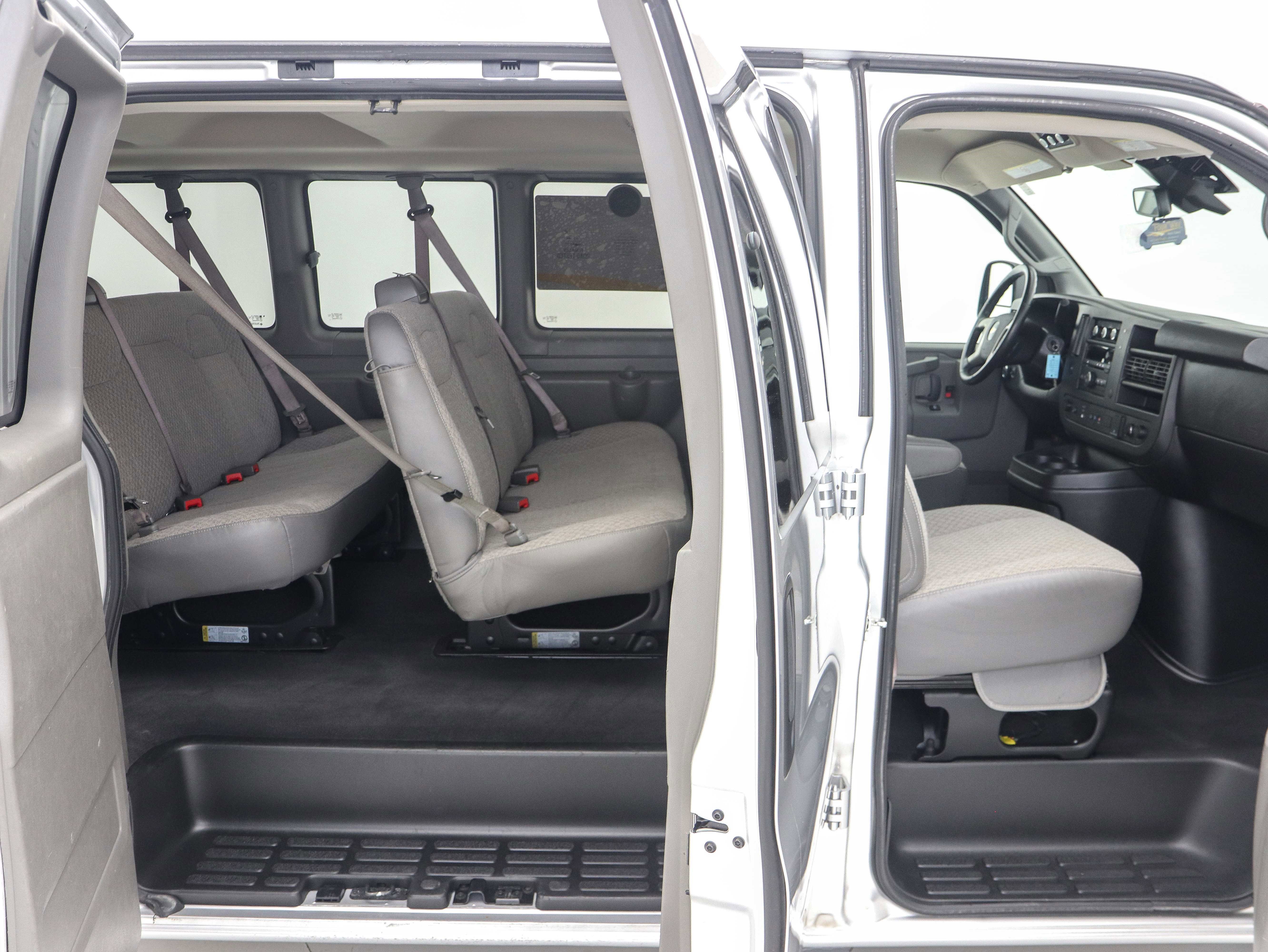 Used 2019 Chevrolet Express 3500 LS RWD image 14