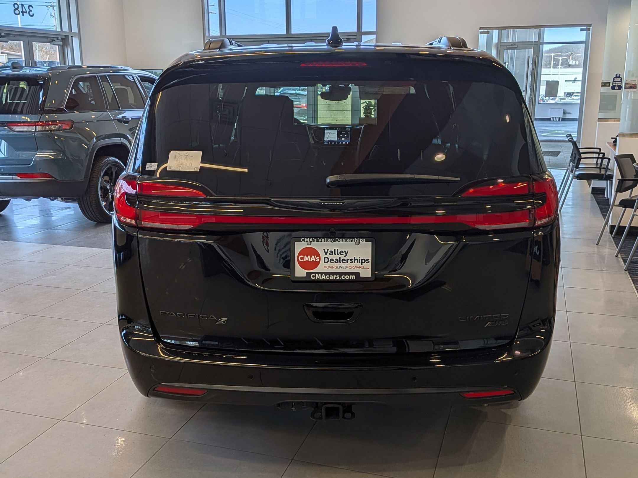 New 2026 Chrysler Pacifica Limited w/ Uconnect Theater Family Group image 5