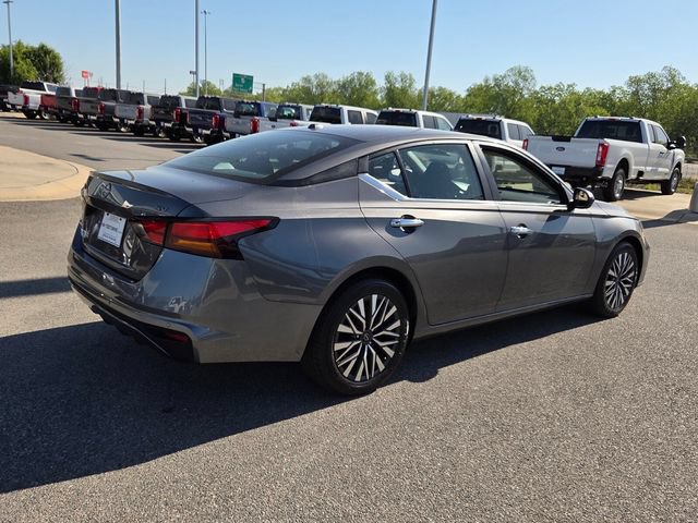 Used 2024 Nissan Altima 2.5 SV FWD image 11