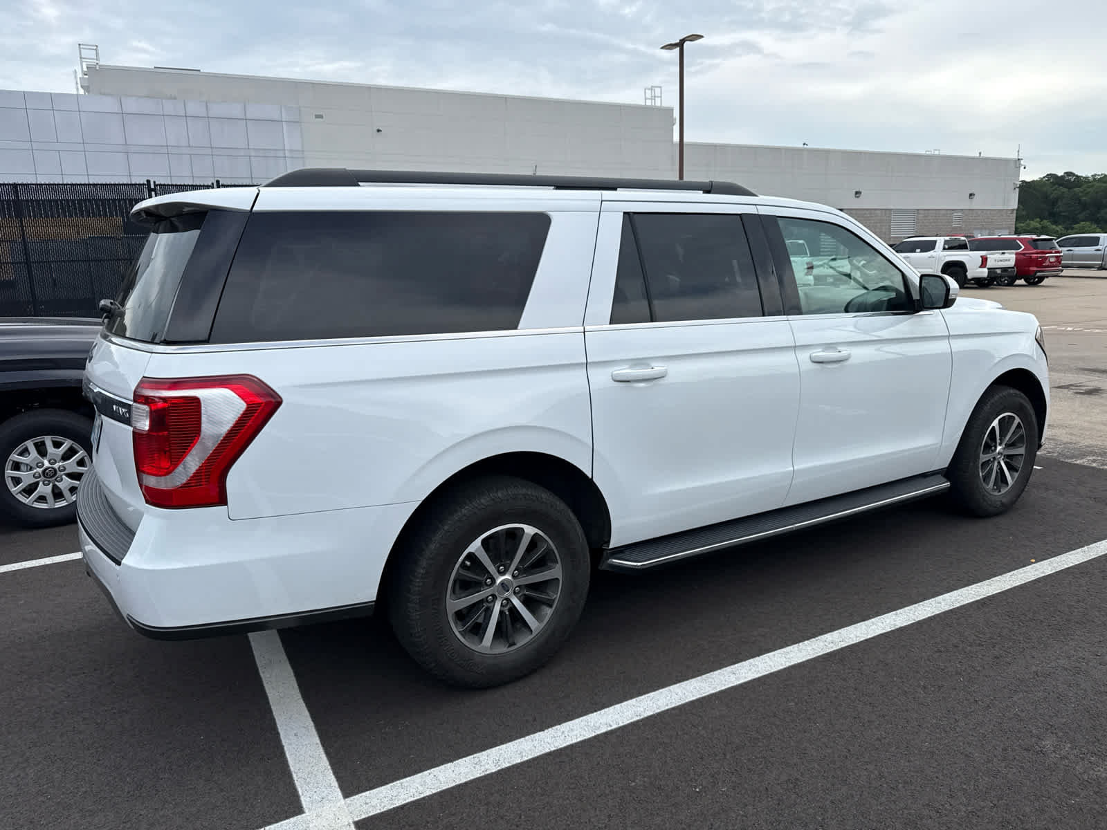 Used 2020 Ford Expedition Max XLT w/ Equipment Group 202A RWD image 3