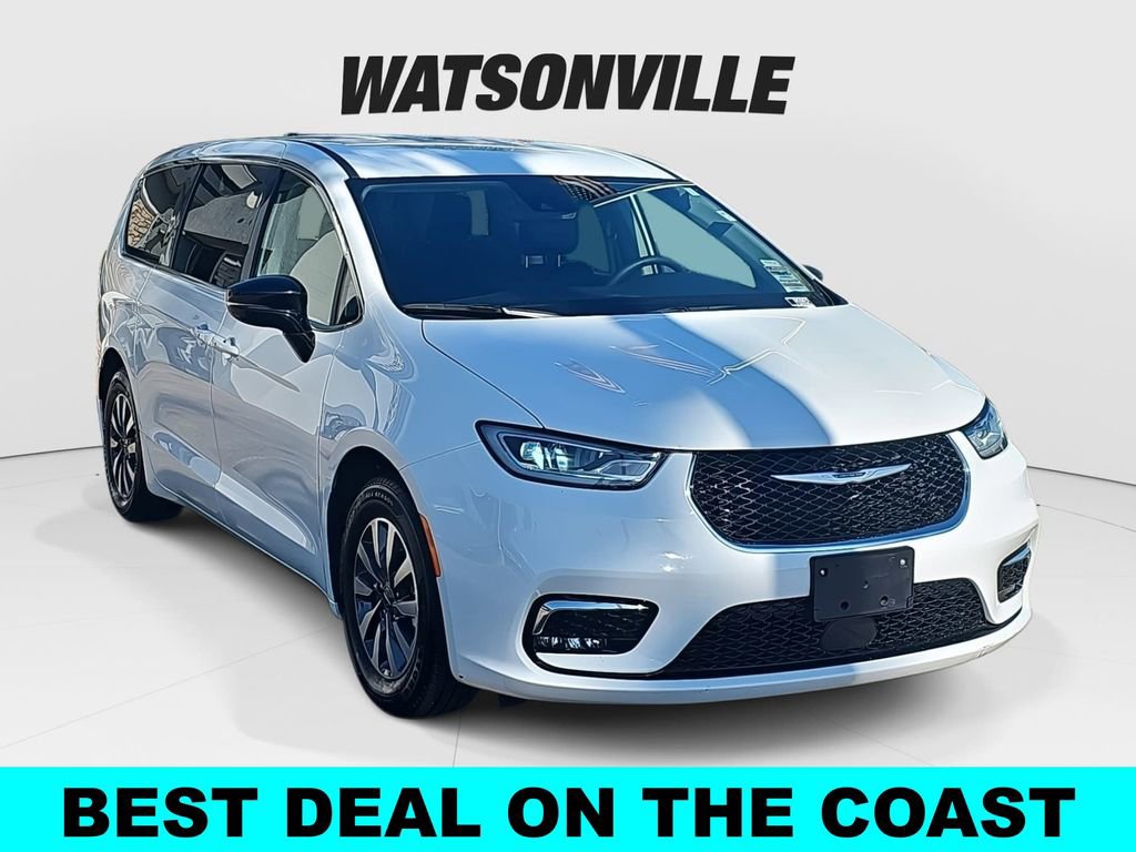 Used 2024 Chrysler Pacifica Select