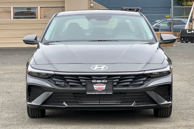 New 2026 Hyundai Elantra SE FWD image 3