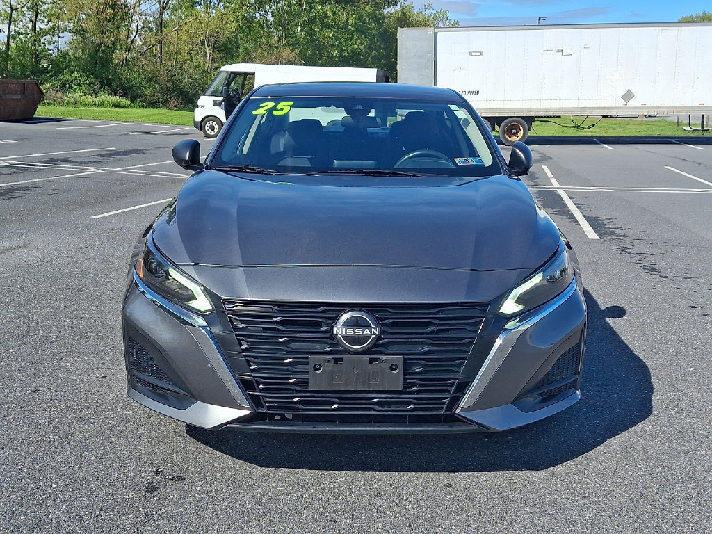 Used 2025 Nissan Altima 2.5 SV AWD/4WD image 2