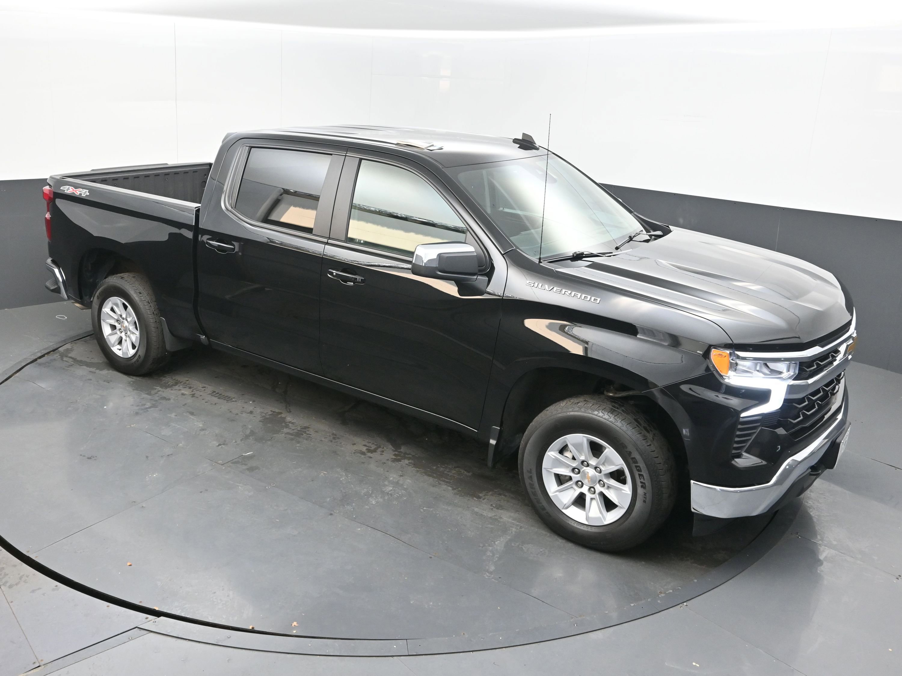 Used 2025 Chevrolet Silverado 1500 LT image 28