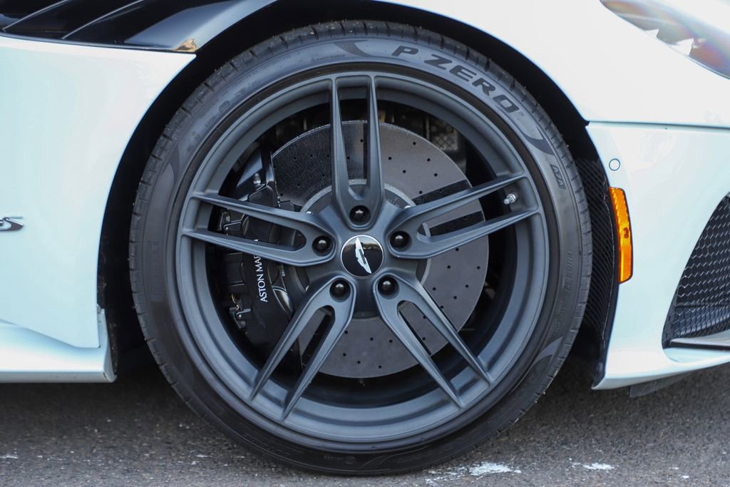 Used 2019 Aston Martin DBS Superleggera RWD image 17