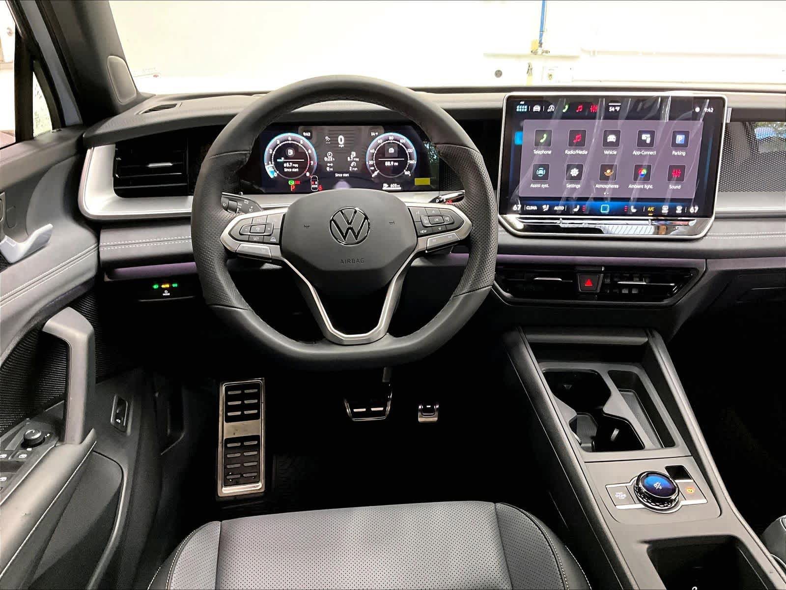 New 2026 Volkswagen Tiguan SE R-Line FWD image 15