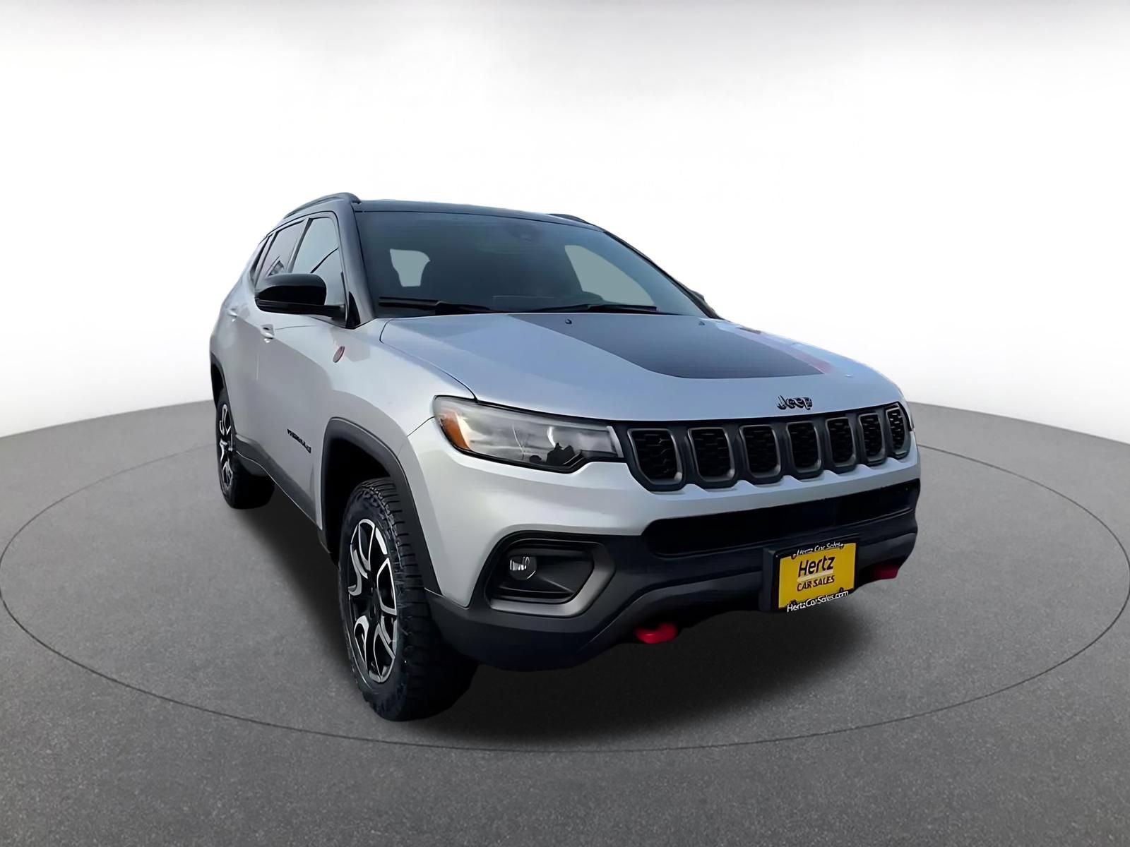 Used 2025 Jeep Compass Trailhawk AWD/4WD image 3