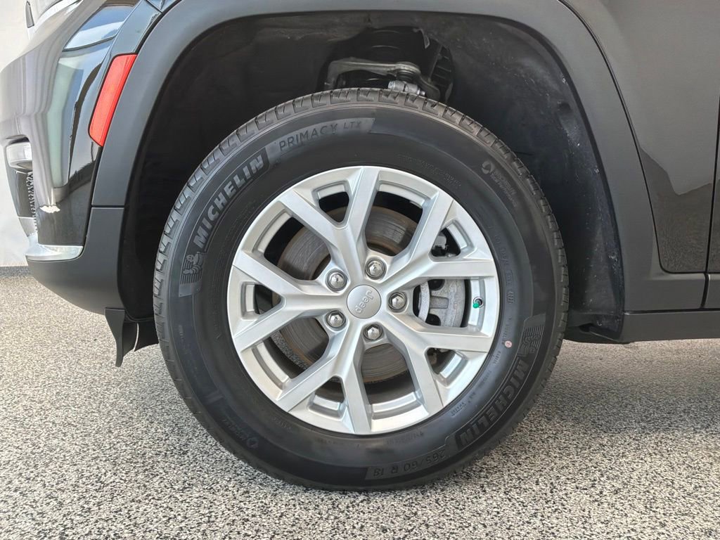 Used 2023 Jeep Grand Cherokee L Limited AWD/4WD image 4