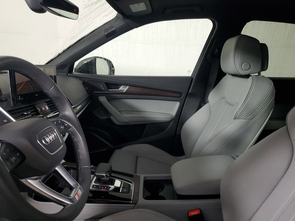 Used 2024 Audi Q5 e Premium Plus w/ Premium Plus Package image 21