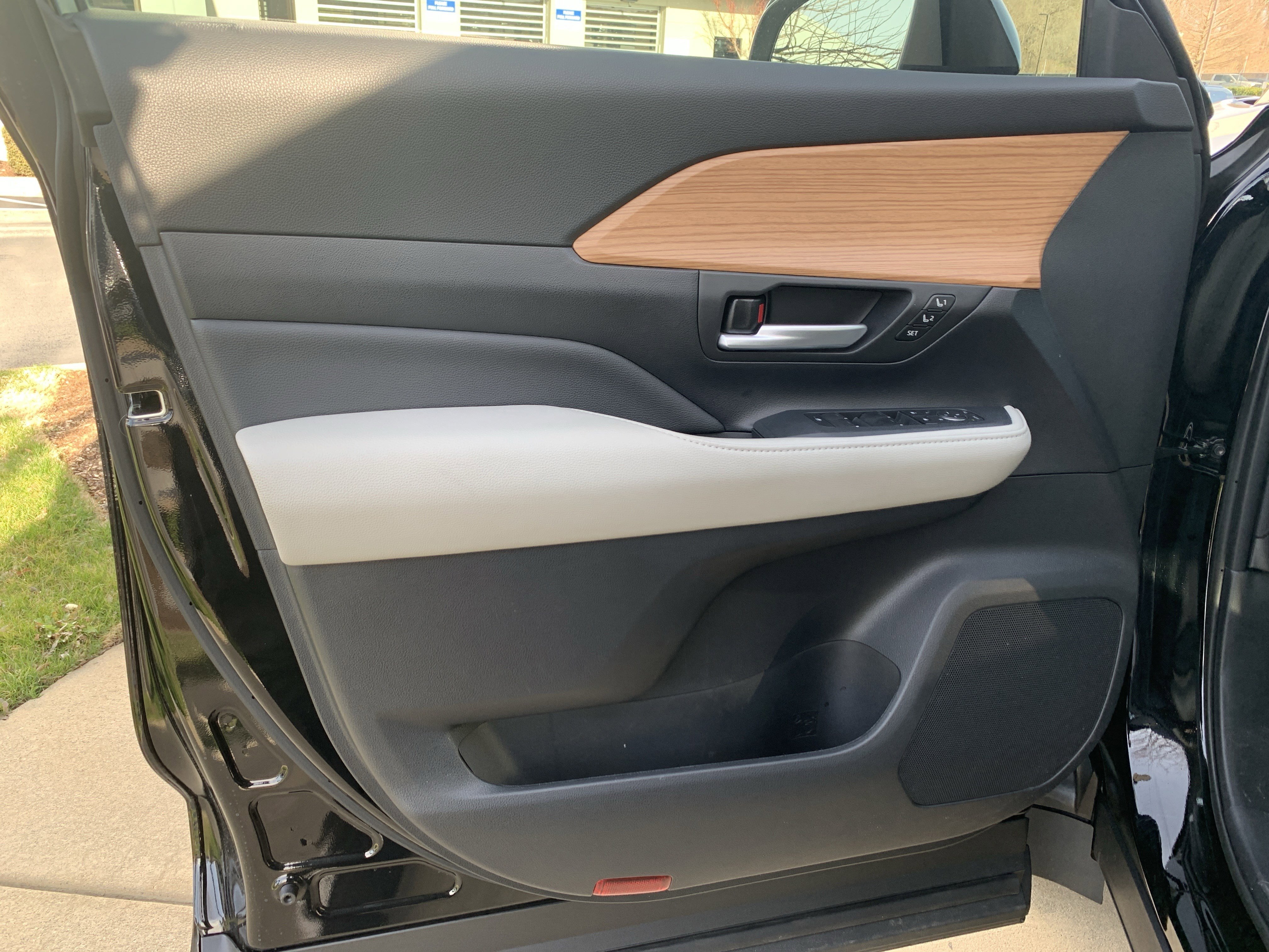 Used 2025 Toyota Grand Highlander AWD image 14