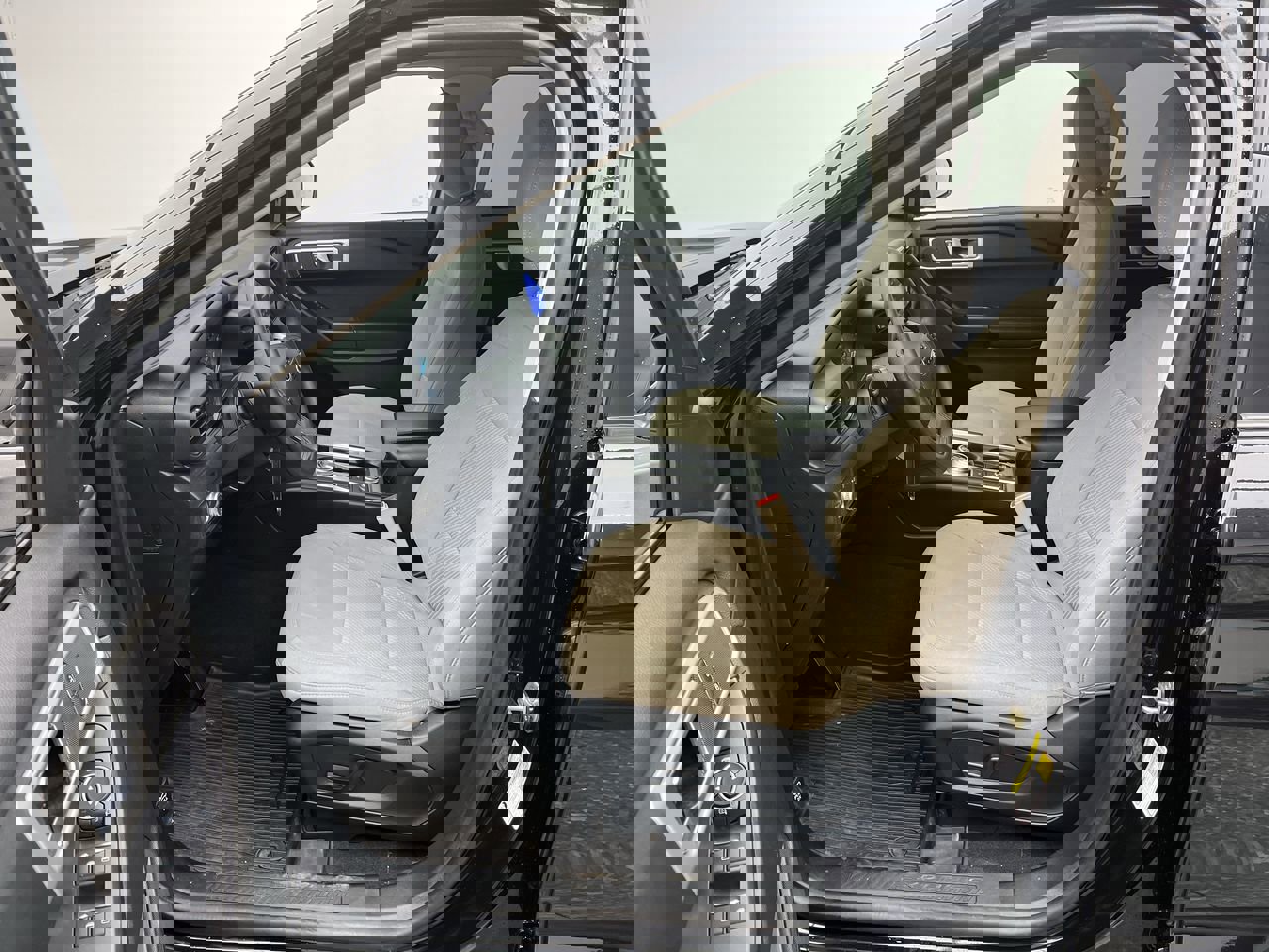 Used 2022 Ford Explorer 4WD image 3