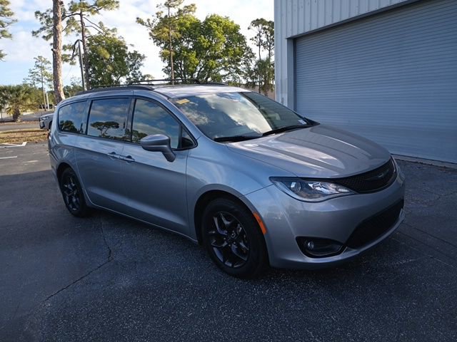 Used 2019 Chrysler Pacifica Touring-L image 6