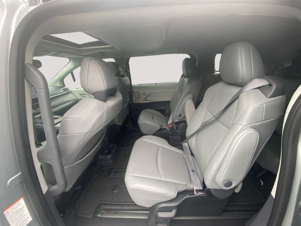 Used 2023 Toyota Sienna XLE AWD/4WD image 13
