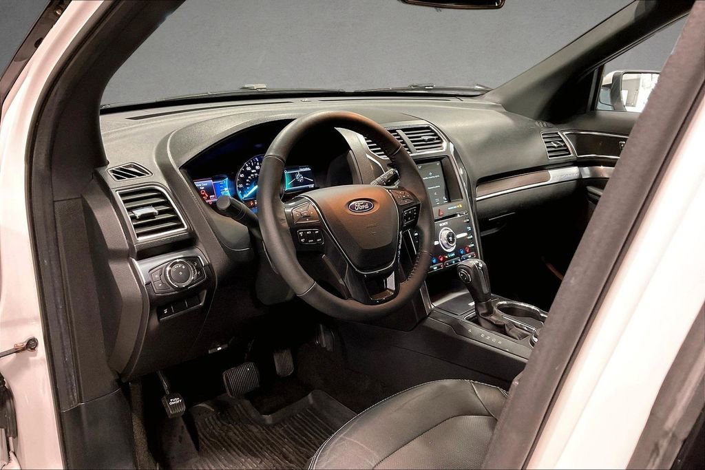 Used 2018 Ford Explorer Limited AWD/4WD image 17