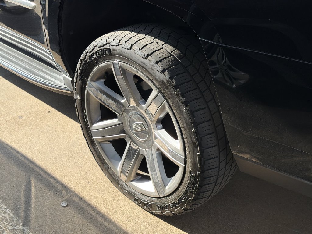 Used 2019 Cadillac Escalade ESV Luxury AWD/4WD image 4