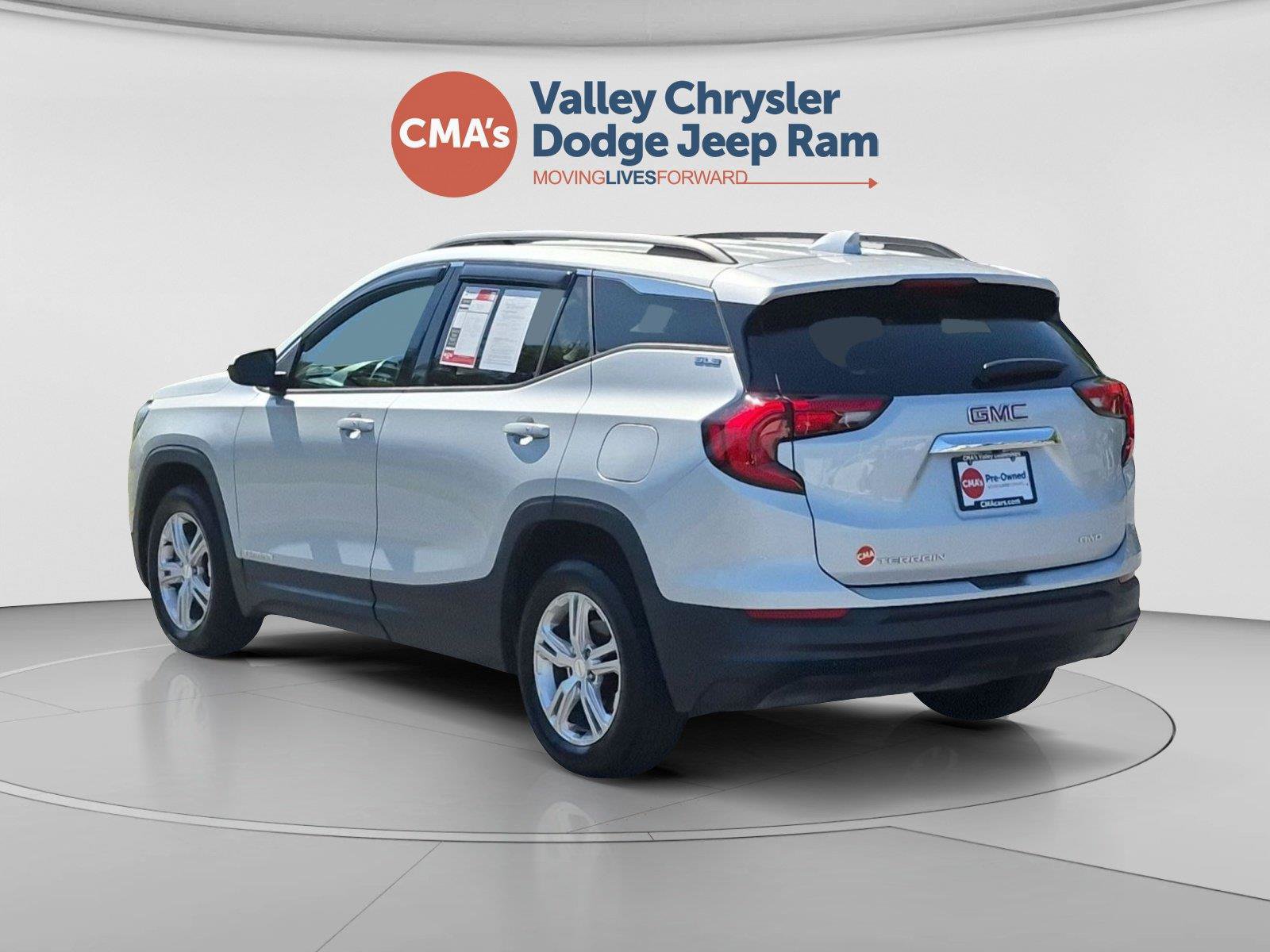 Used 2020 GMC Terrain SLE w/ Driver Convenience Package AWD/4WD image 3