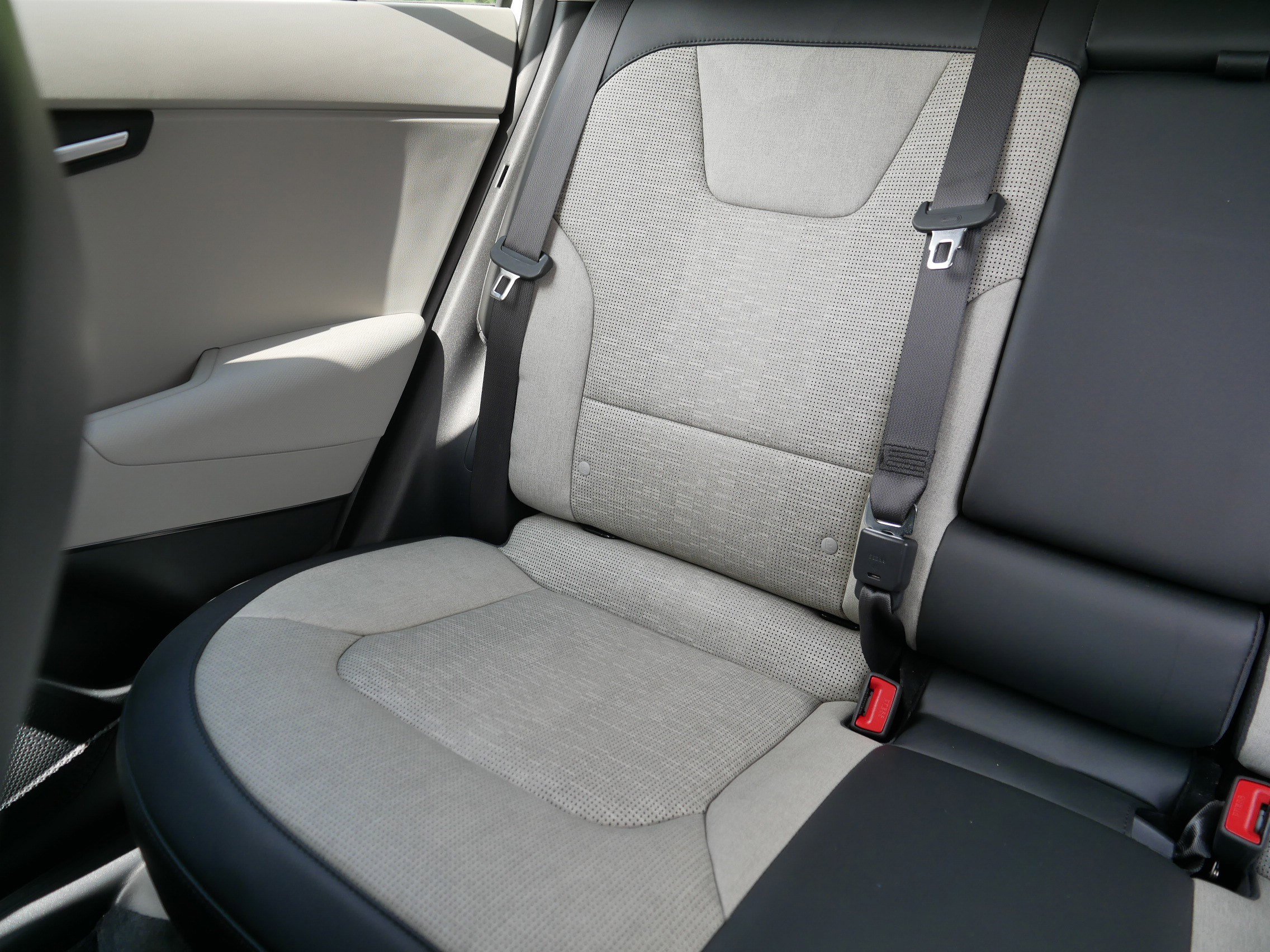 Certified 2024 Kia Niro Wave w/ Wave Preserve Package FWD image 12