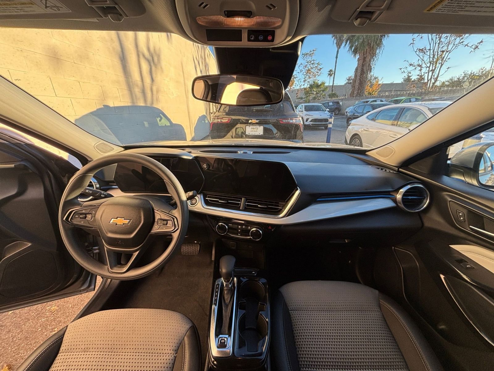 Used 2025 Chevrolet Trax LT image 33