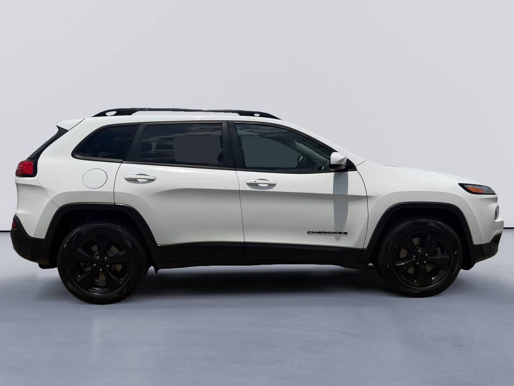 Used 2015 Jeep Cherokee Latitude w/ Comfort/Convenience Group AWD/4WD image 2