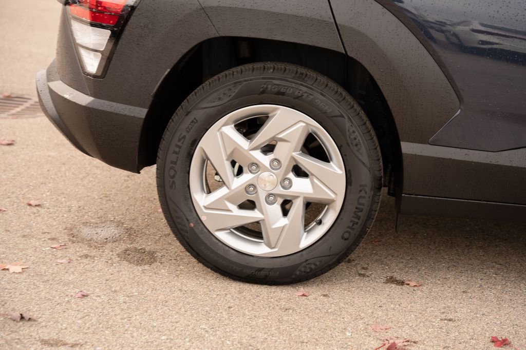 New 2026 Hyundai Kona SE image 9