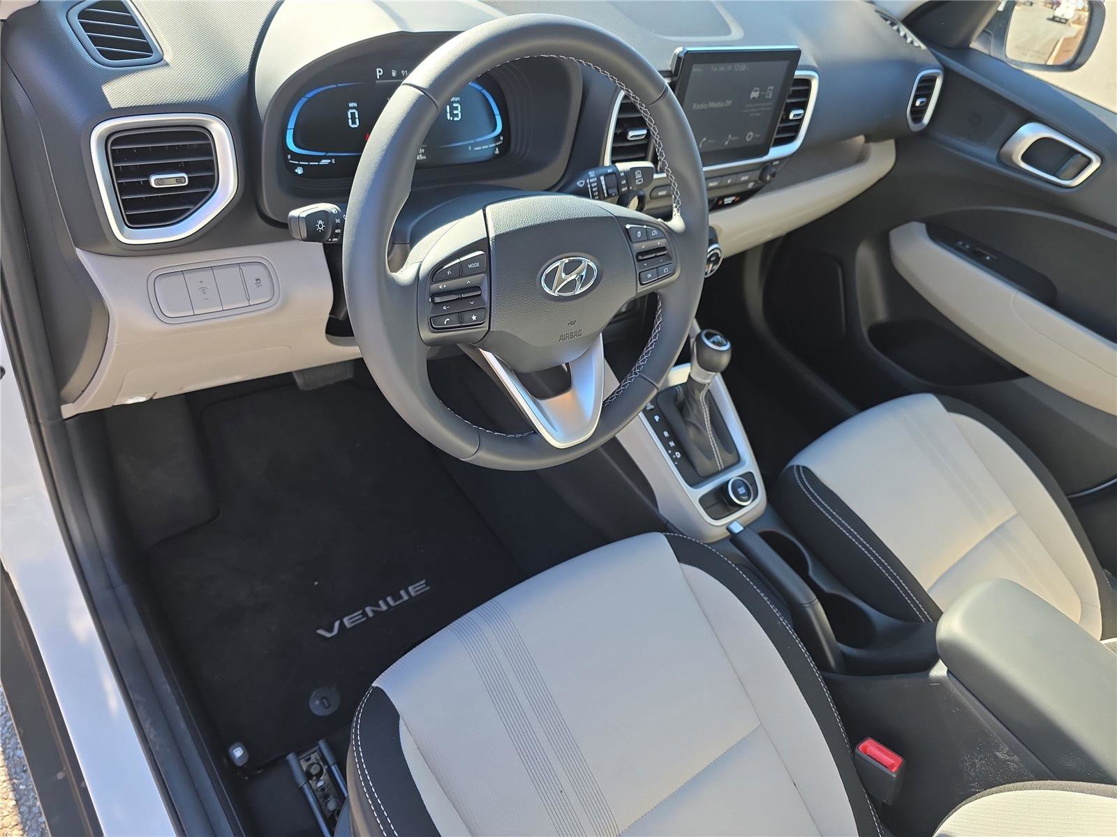 Certified 2025 Hyundai Venue SEL image 14