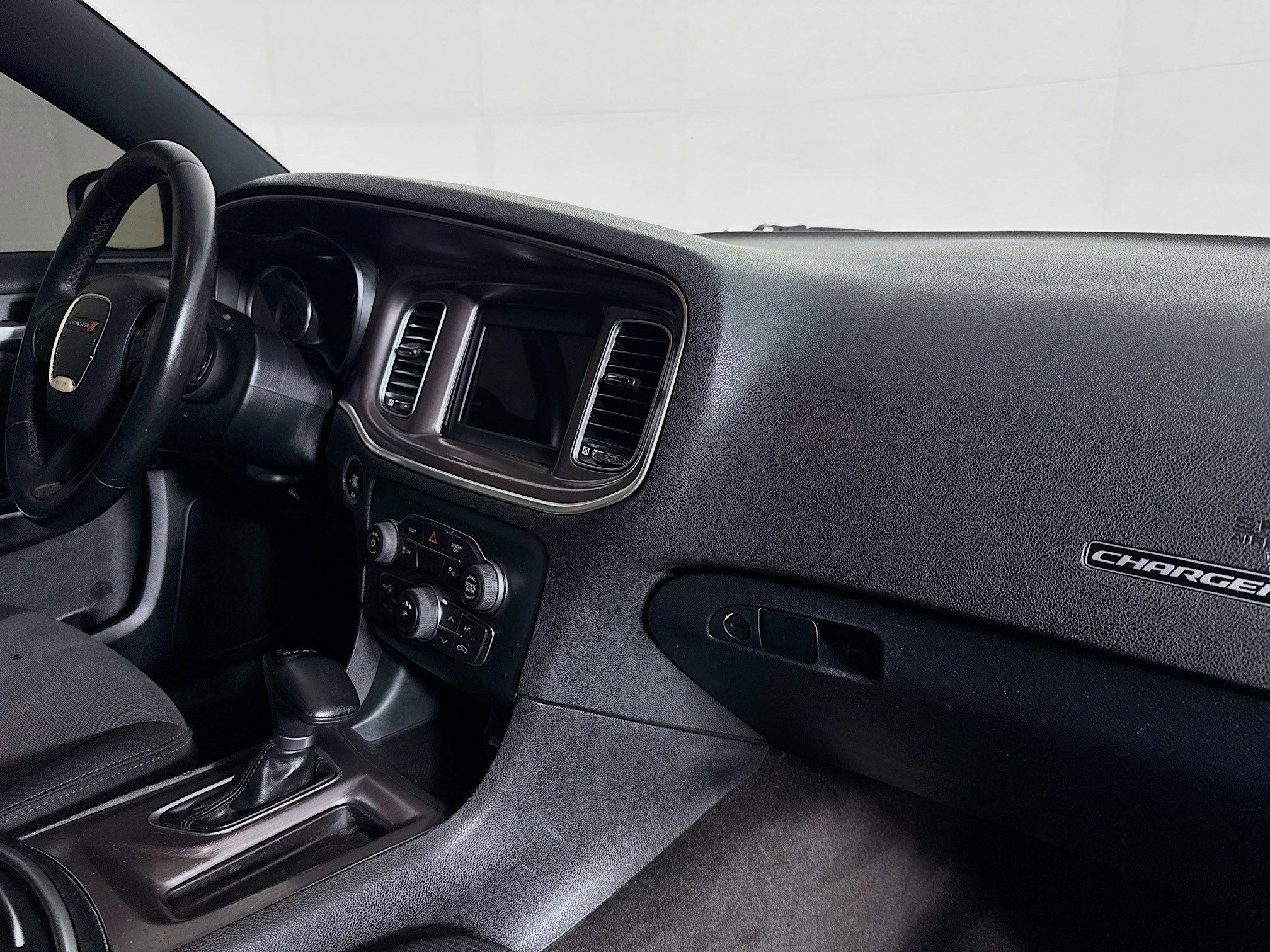 Used 2018 Dodge Charger SXT image 29