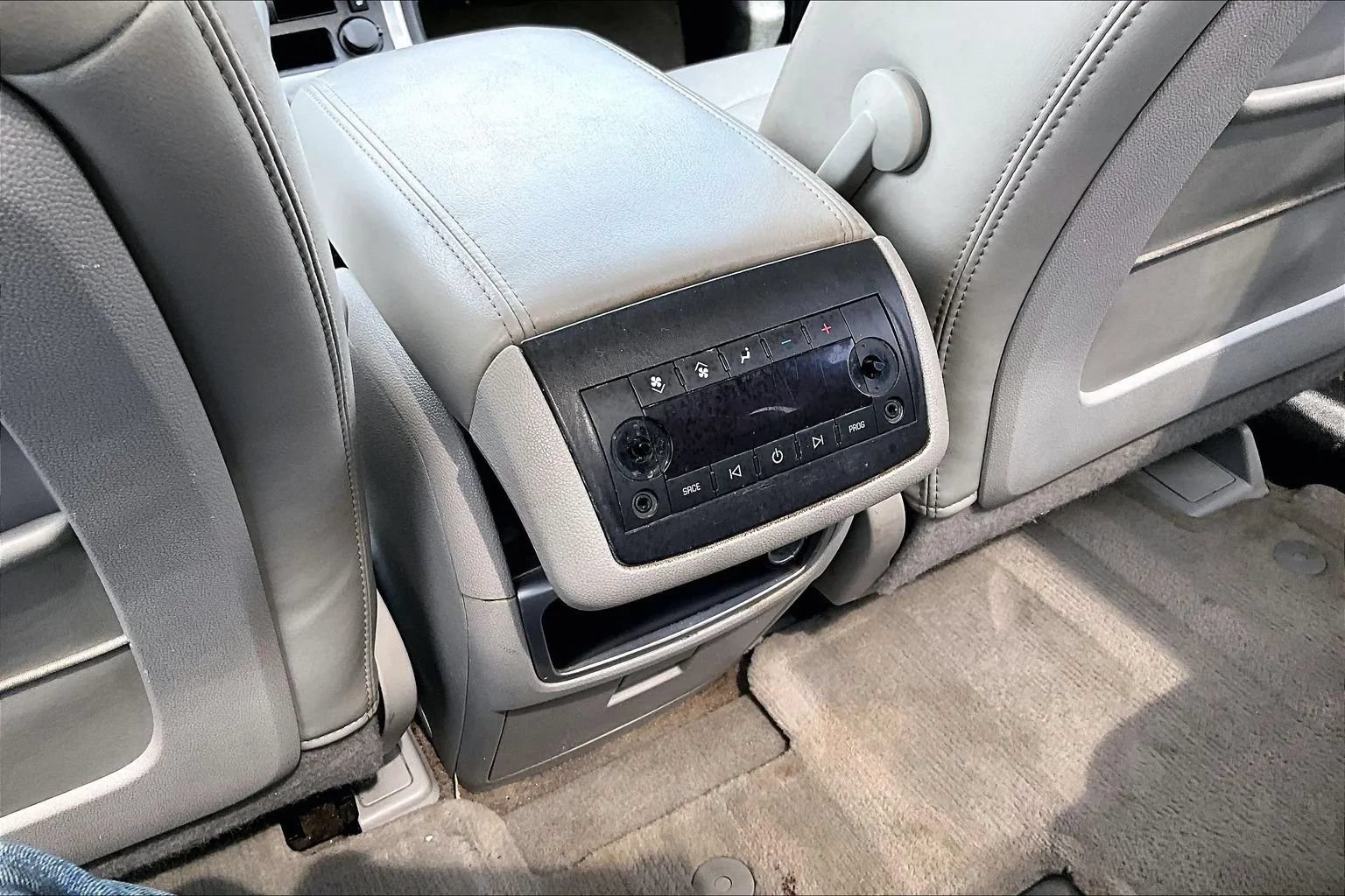 Used 2008 GMC Acadia SLT w/ Convenience Package FWD image 10