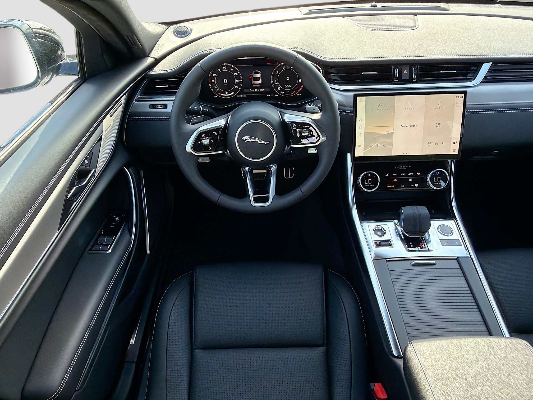 New 2024 Jaguar XF R-Dynamic SE image 18