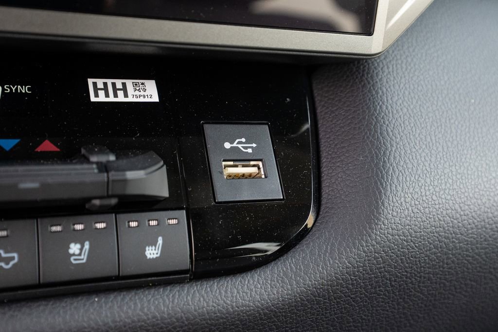 New 2024 Toyota Tundra Limited w/ TRD Off-Road Package image 32