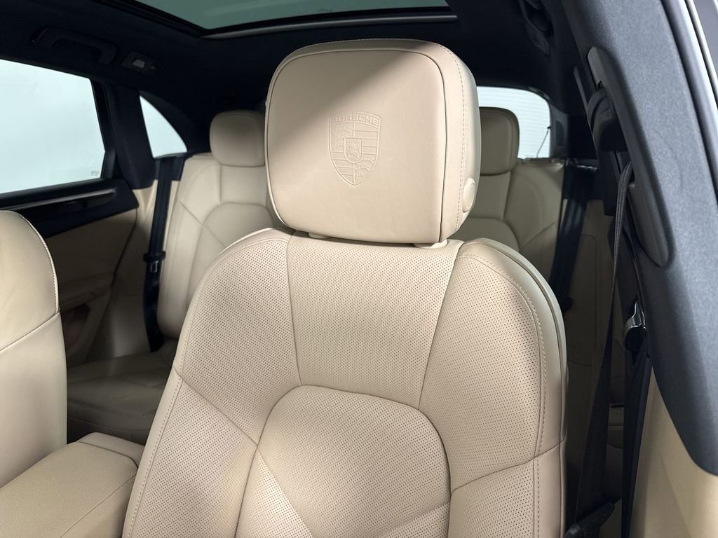 Certified 2025 Porsche Macan image 41