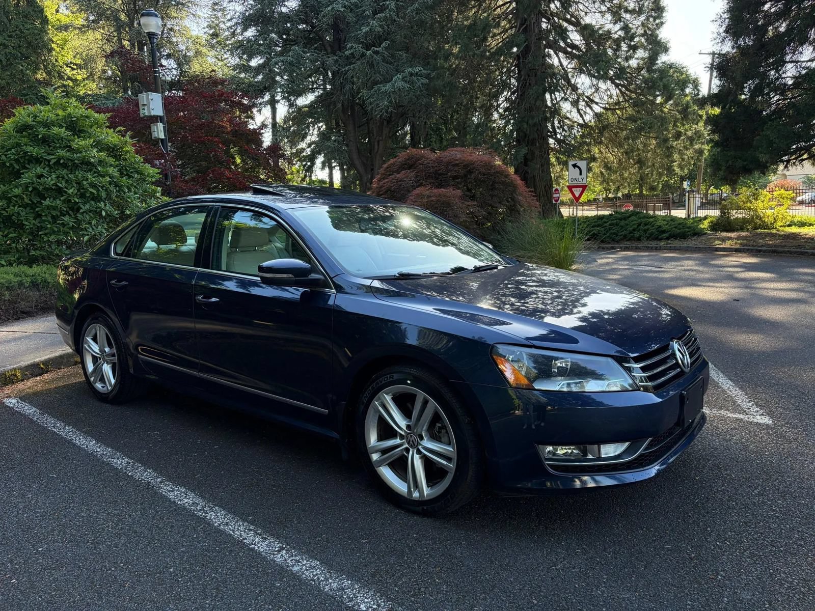 Used 2015 Volkswagen Passat 1.8T SE FWD image 3