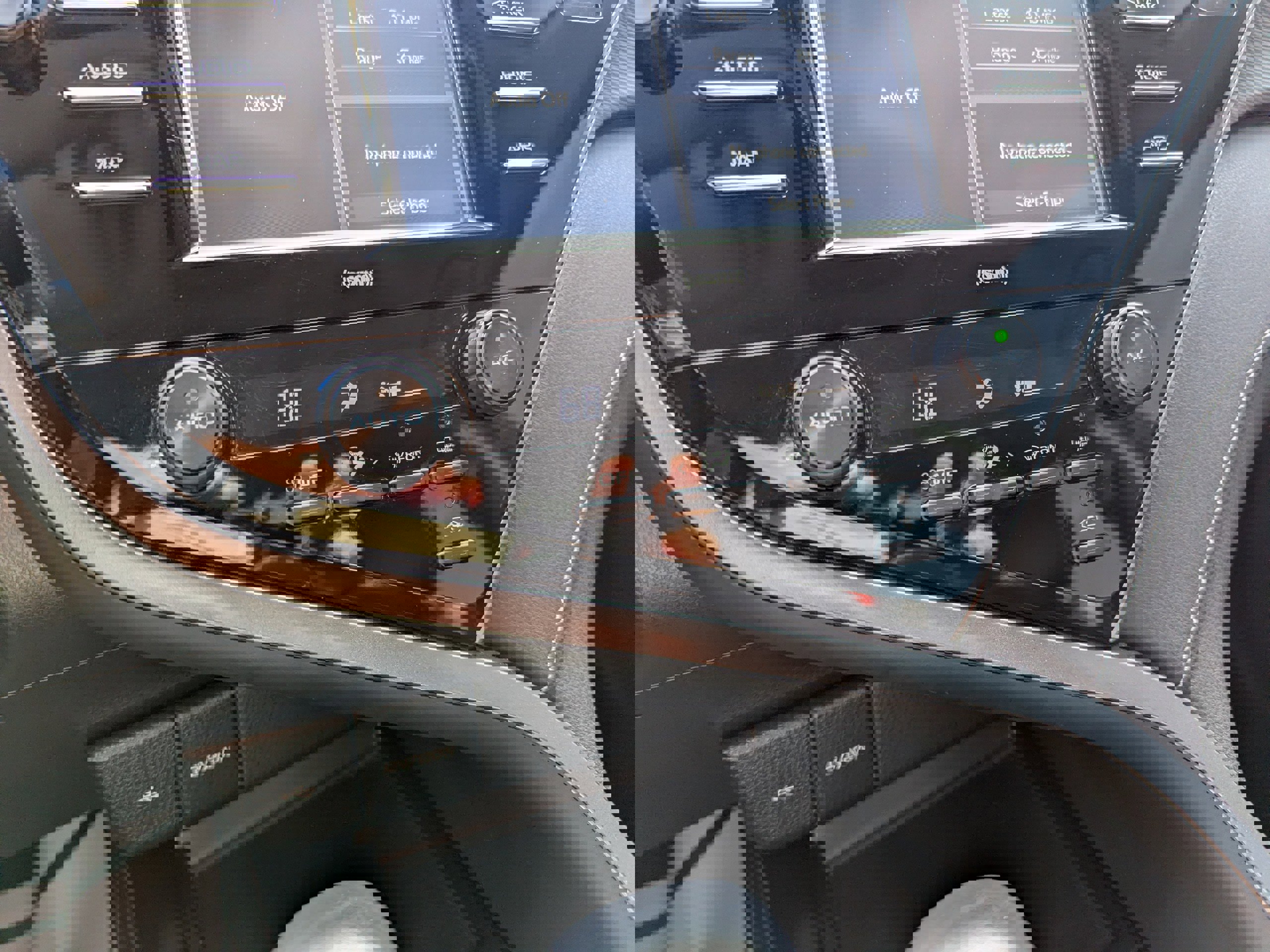 Used 2020 Toyota Camry SE w/ Cold Weather Package image 24