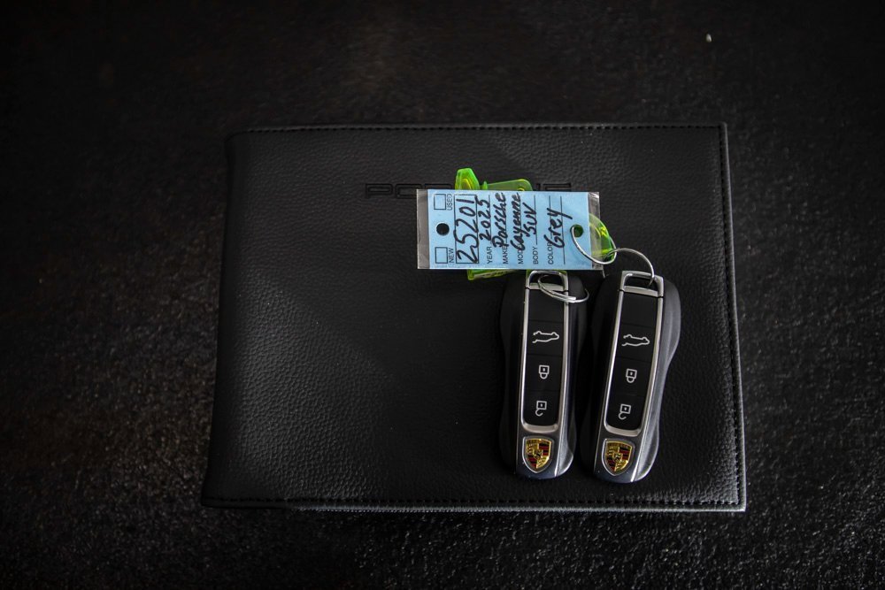 Used 2025 Porsche Cayenne image 47