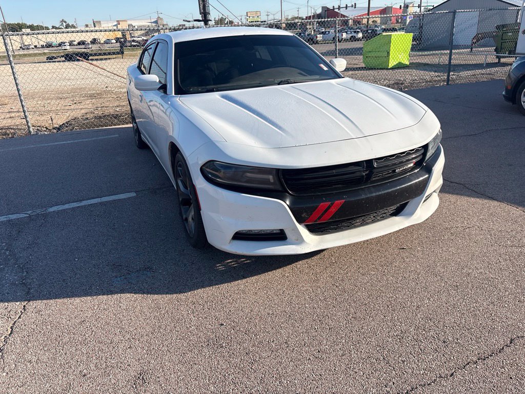 Used 2015 Dodge Charger SXT RWD image 2