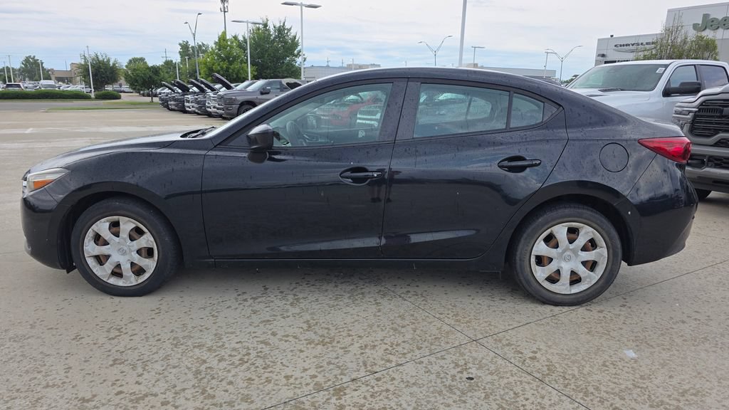 Used 2018 MAZDA MAZDA3 Sport FWD image 2