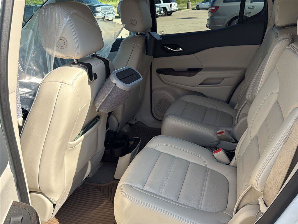 Used 2023 GMC Acadia Denali w/ Denali Technology Package AWD/4WD image 10