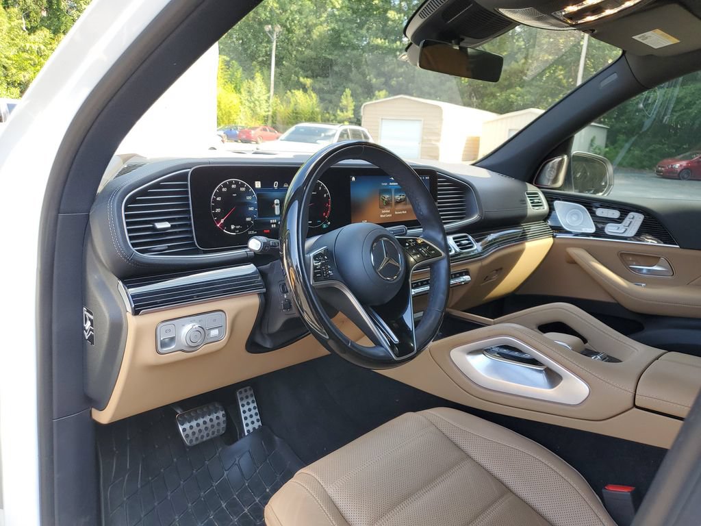 Used 2025 Mercedes-Benz GLS 580 4MATIC image 18