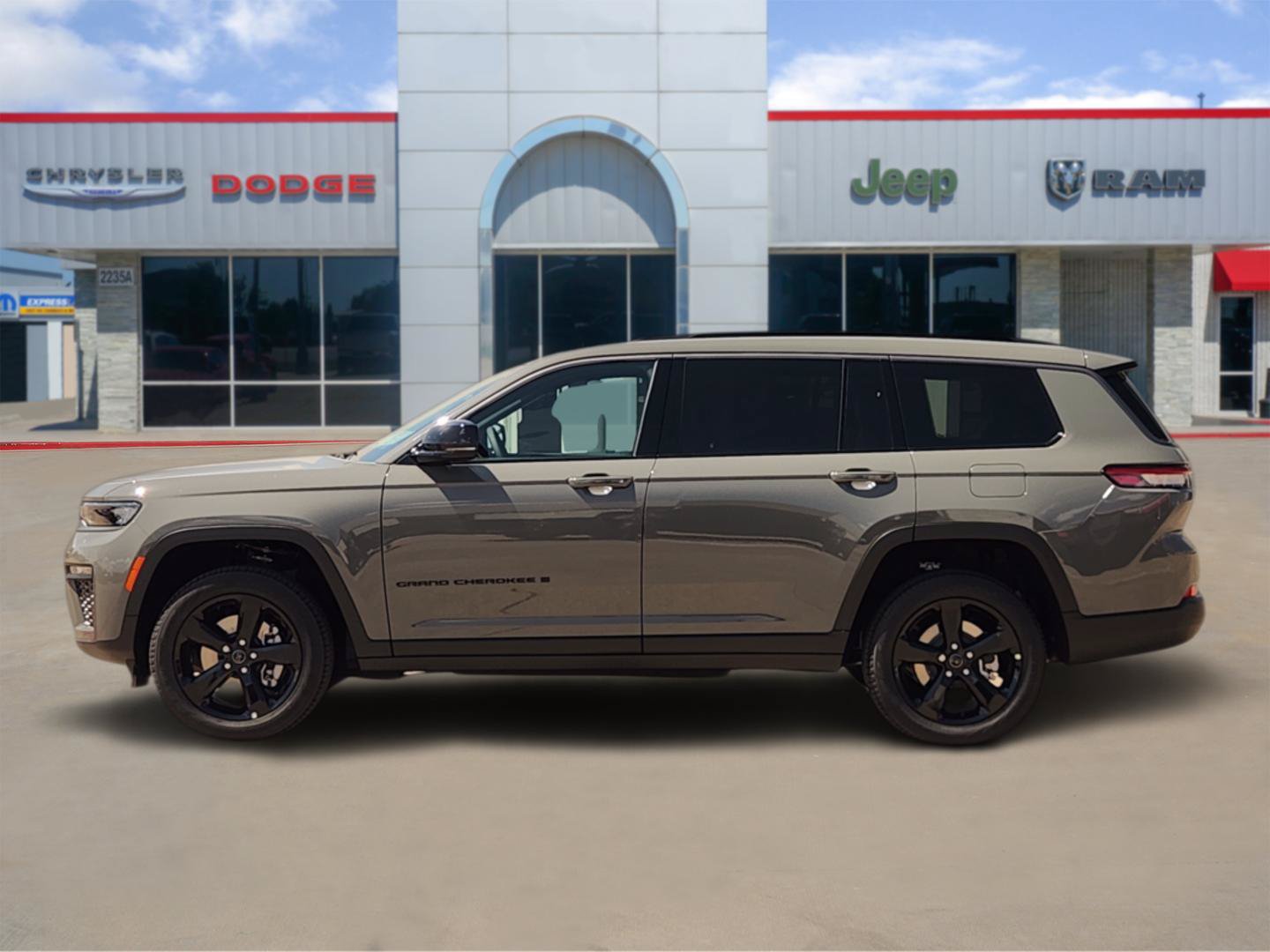 New 2027 Jeep Grand Cherokee L Limited w/ Limited Altitude Package AWD/4WD image 3