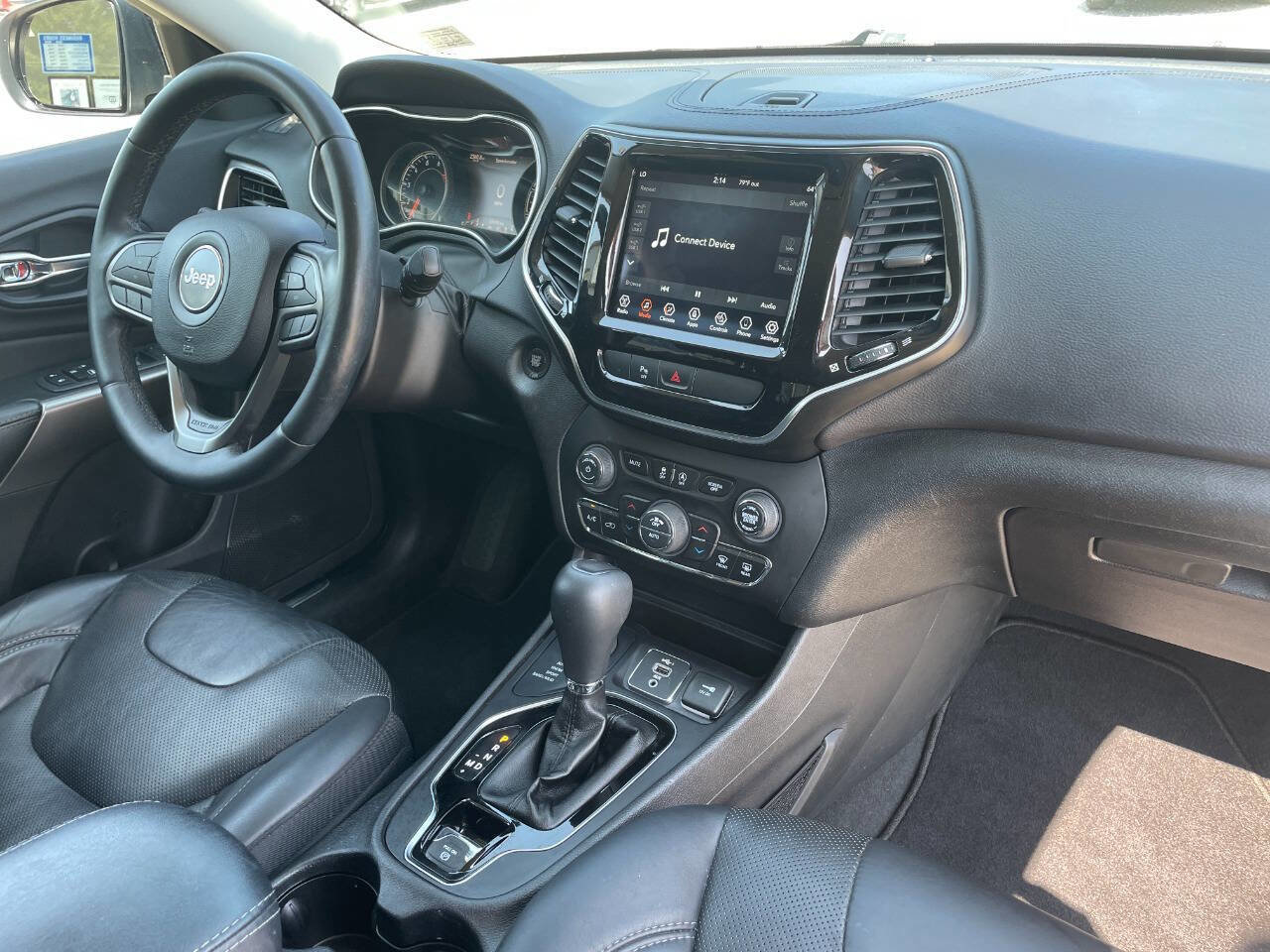 Used 2019 Jeep Cherokee Limited image 16