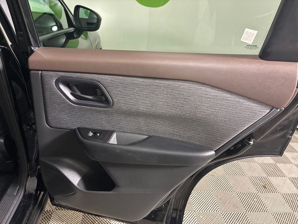 Used 2023 Nissan Rogue S AWD/4WD image 28