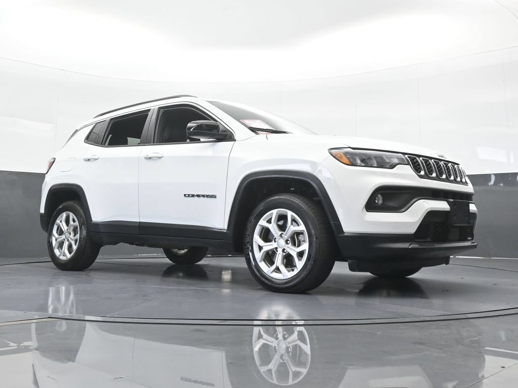 Used 2024 Jeep Compass Latitude AWD/4WD image 57