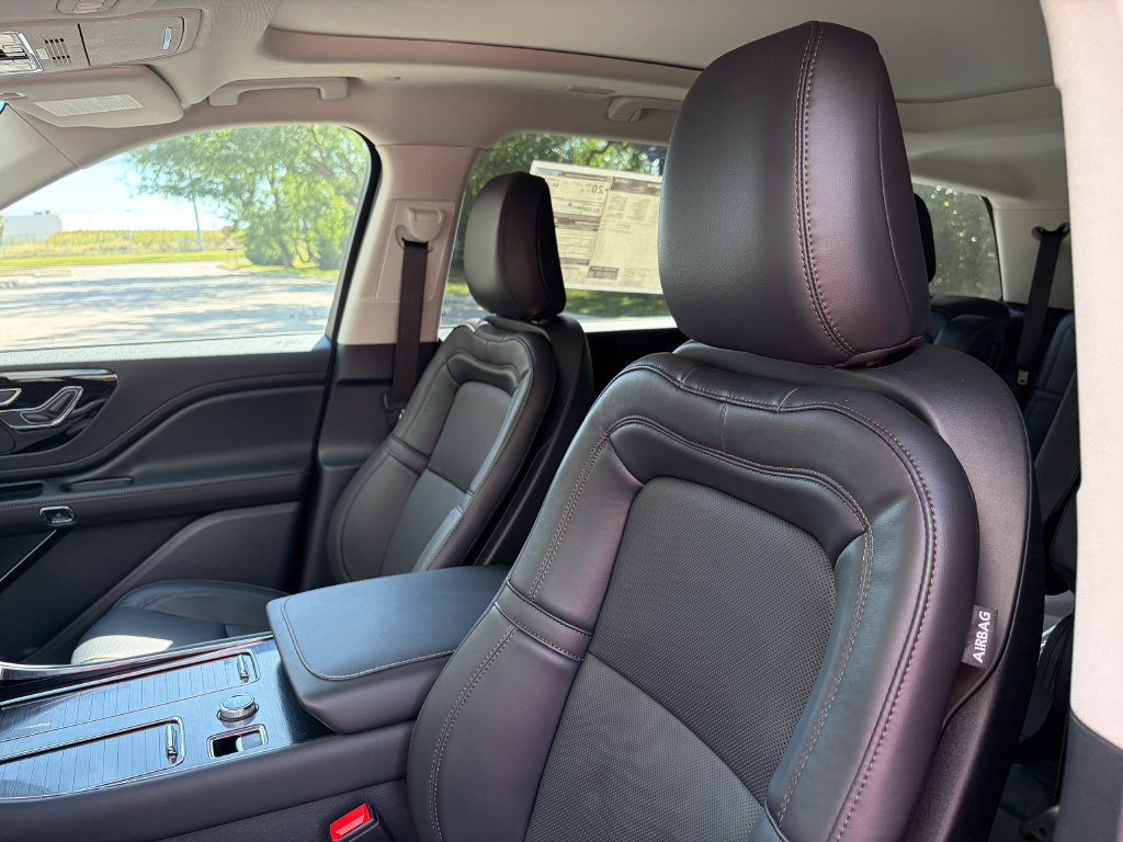 New 2026 Lincoln Aviator Reserve w/ Jet Appearance Package AWD/4WD image 12