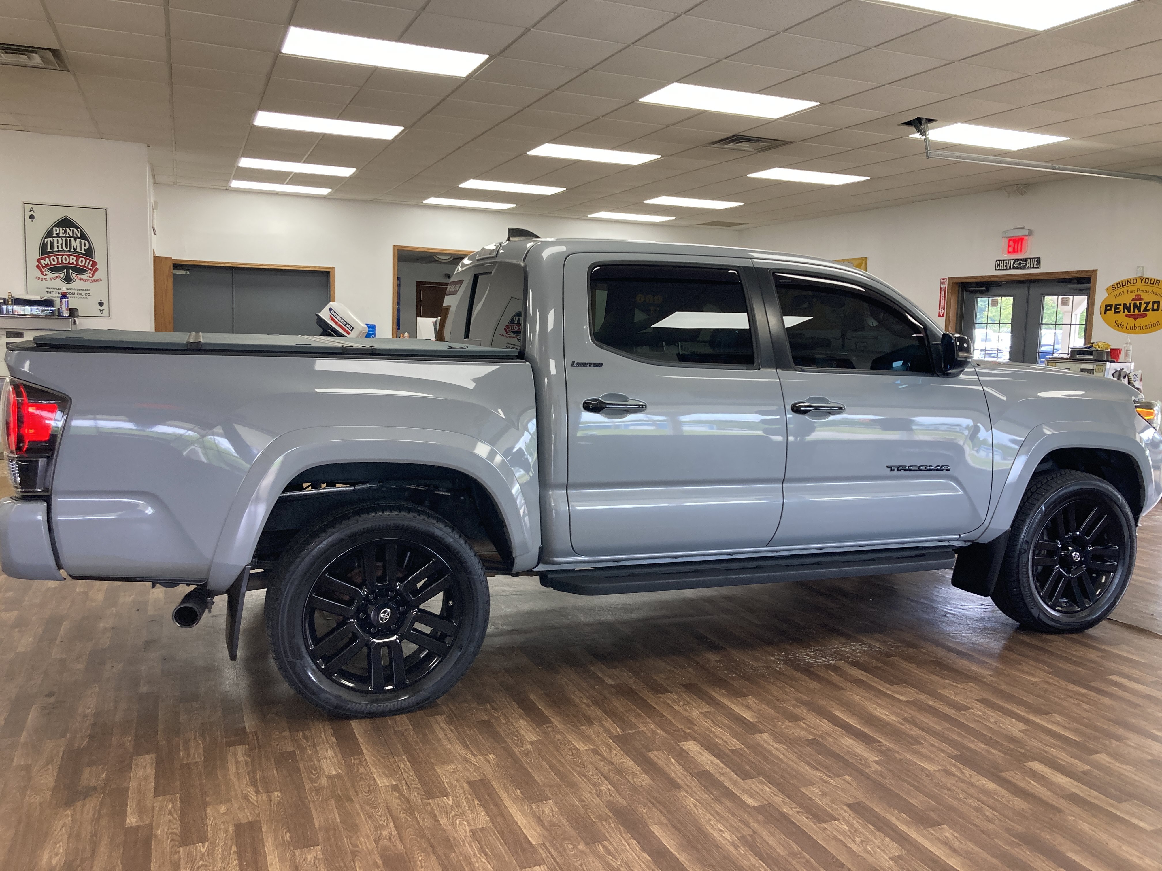 Used 2020 Toyota Tacoma Limited AWD/4WD image 6