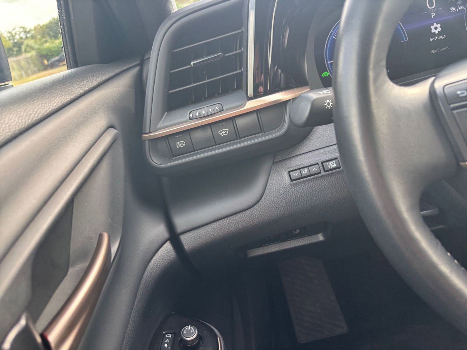 Used 2025 Toyota Crown XLE AWD/4WD image 70