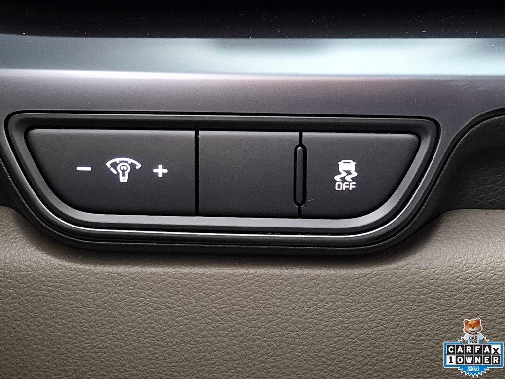Used 2025 Kia Carnival FWD image 18