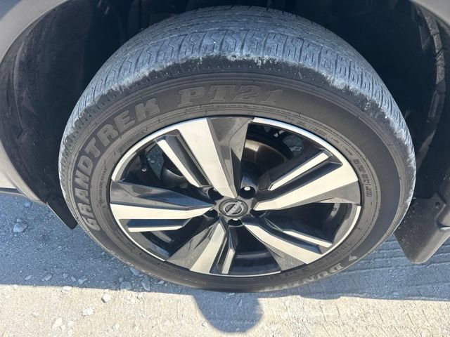 Used 2025 Nissan Rogue SL AWD/4WD image 27