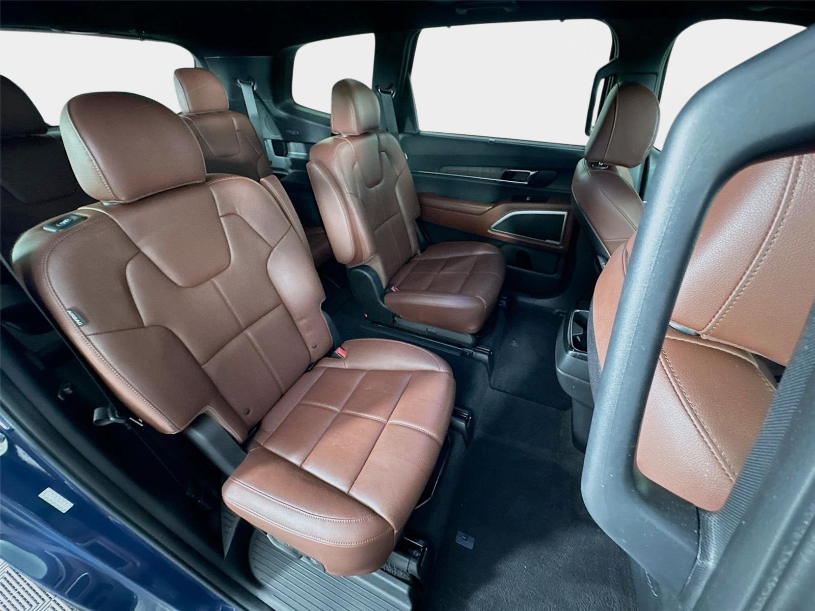 Certified 2024 Kia Telluride EX w/ EX Captain's Chair Package AWD/4WD image 30