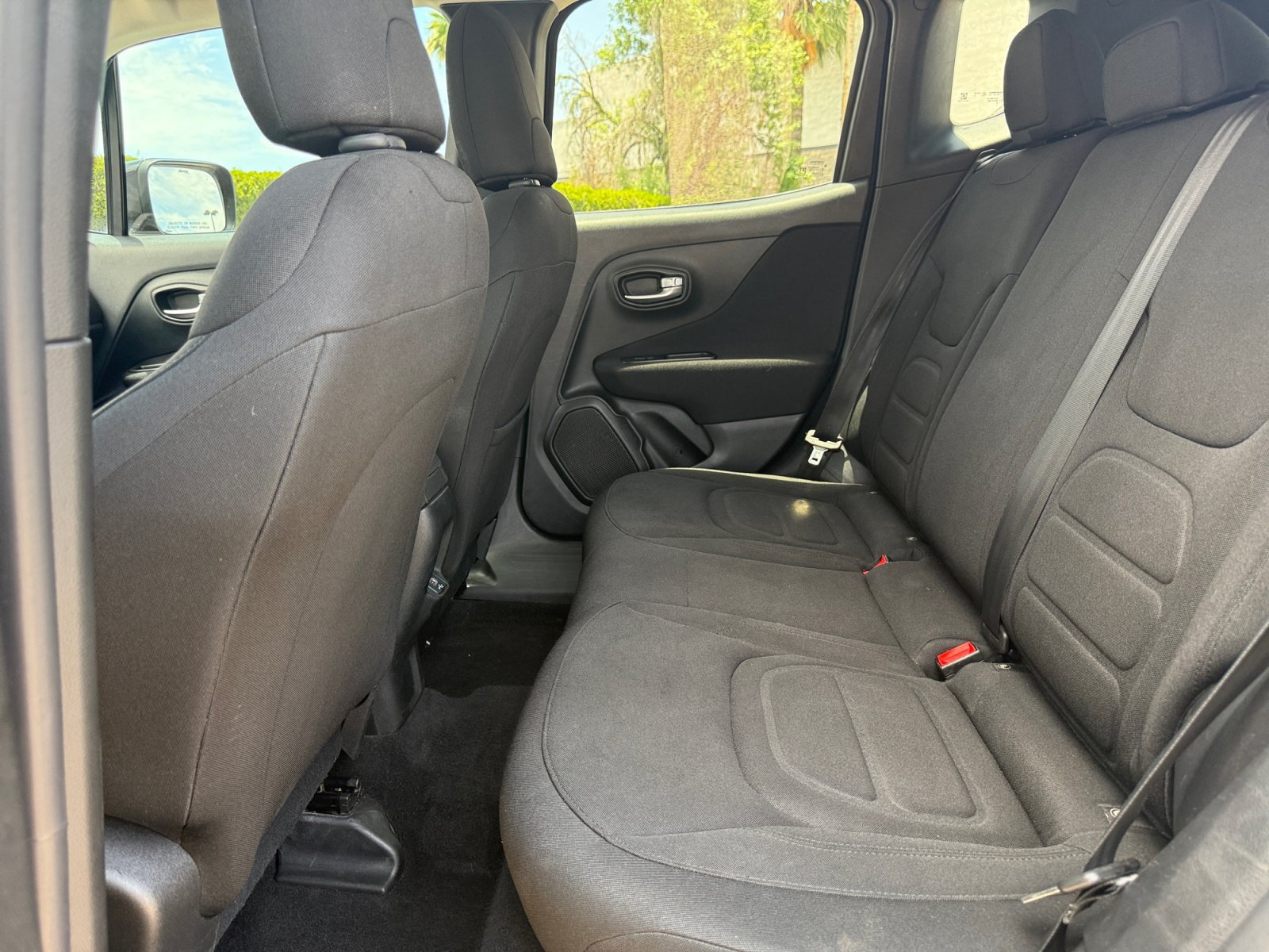 Used 2019 Jeep Renegade Latitude FWD image 24